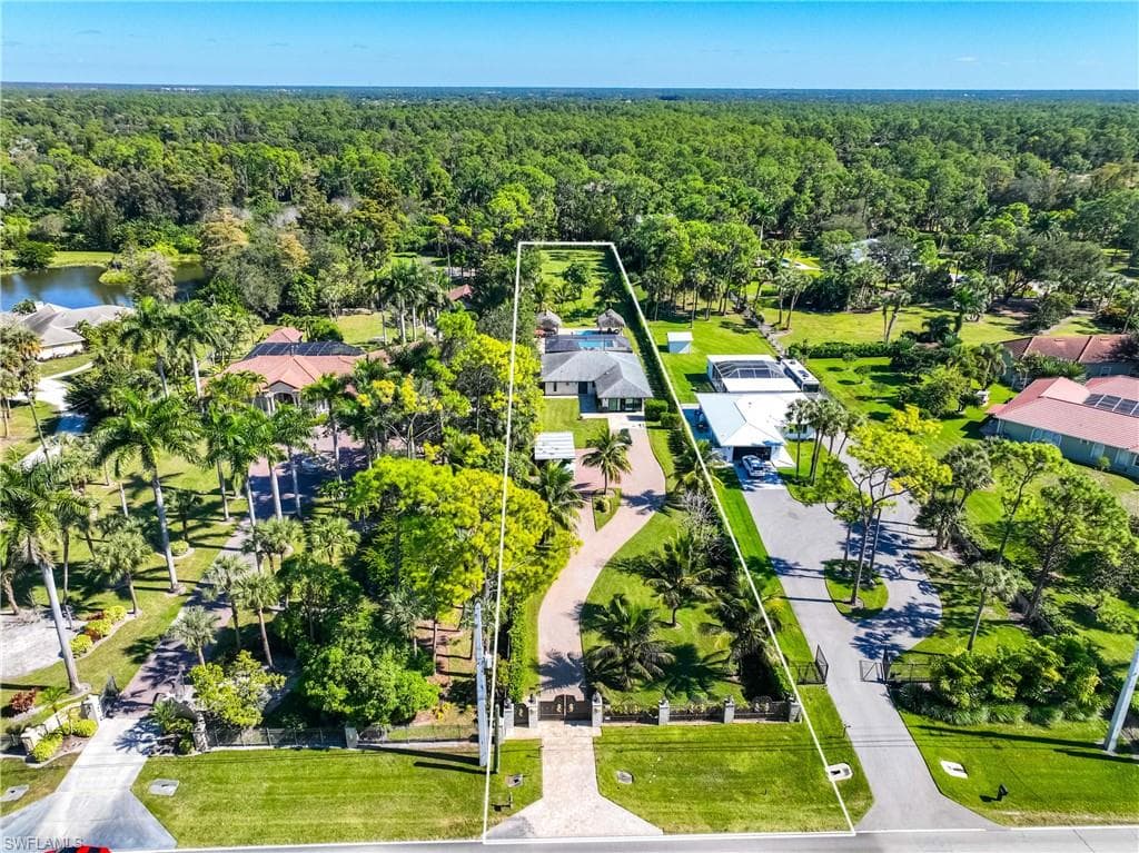 1890c Oakes BLVD, NAPLES FL 34119-44