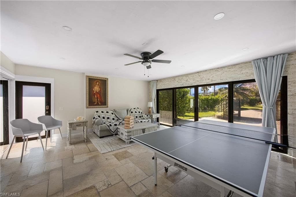 1890c Oakes BLVD, NAPLES FL 34119-18