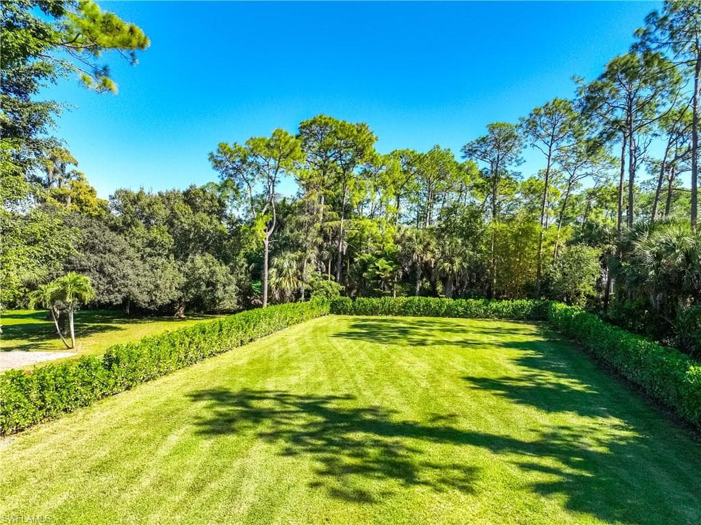 1890c Oakes BLVD, NAPLES FL 34119-39
