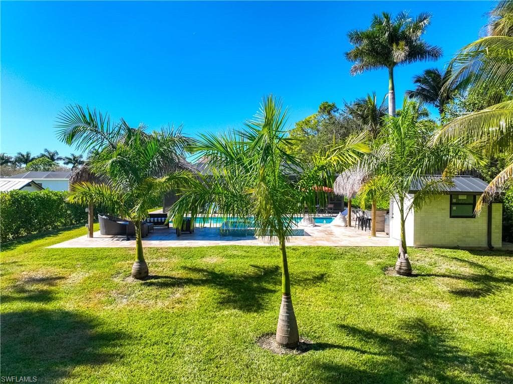 1890c Oakes BLVD, NAPLES FL 34119-38