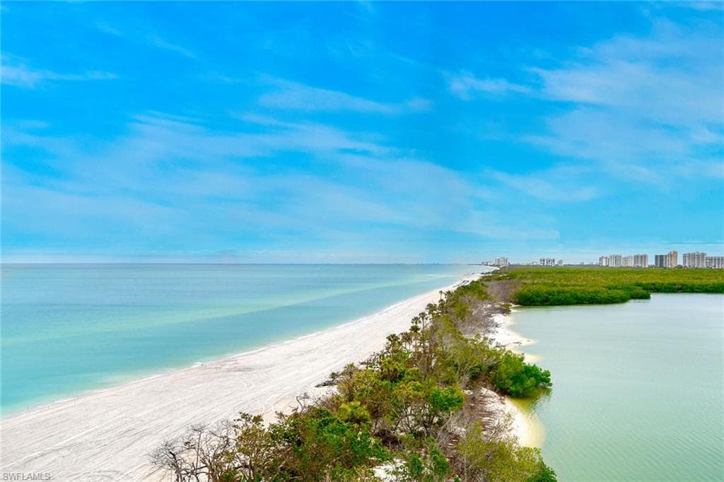 10 Seagate DR # 6N, NAPLES FL 34103-22