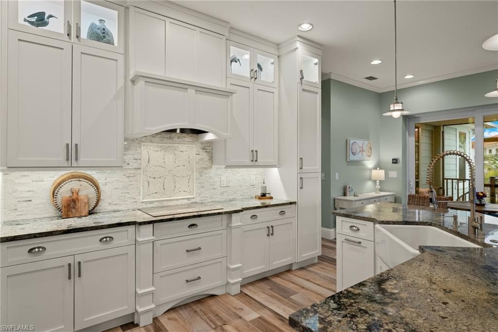 1114 Seagrape LN, SANIBEL FL 33957-6