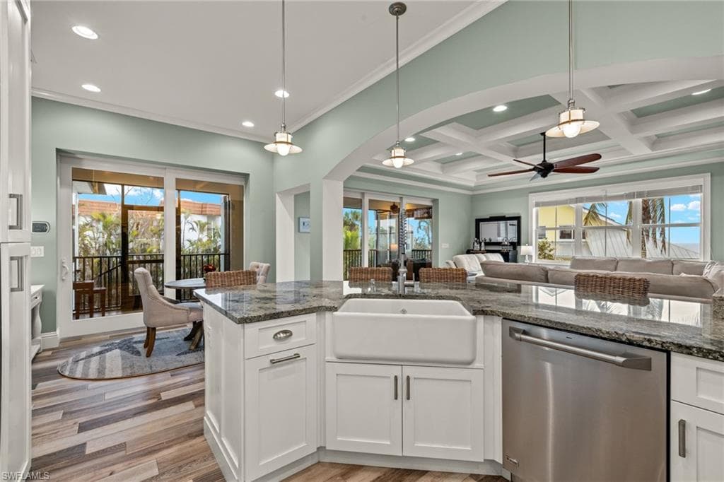 1114 Seagrape LN, SANIBEL FL 33957-7