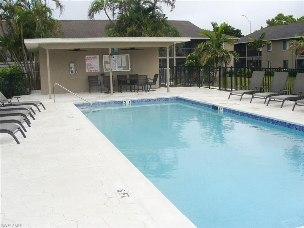 5693 Rattlesnake Hamm RD # 204, NAPLES FL 34113-20