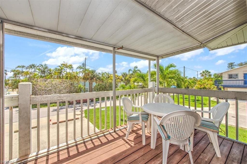 407 Lazy WAY, FORT MYERS BEACH FL 33931-3