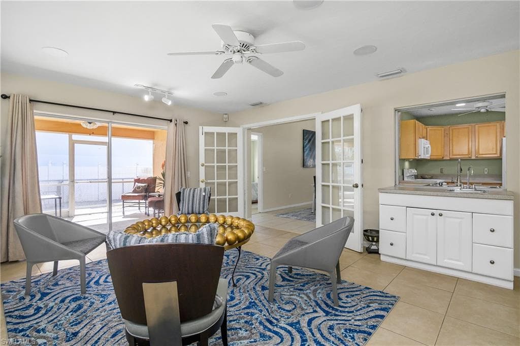 2560 11th CIR, NAPLES FL 34103-17