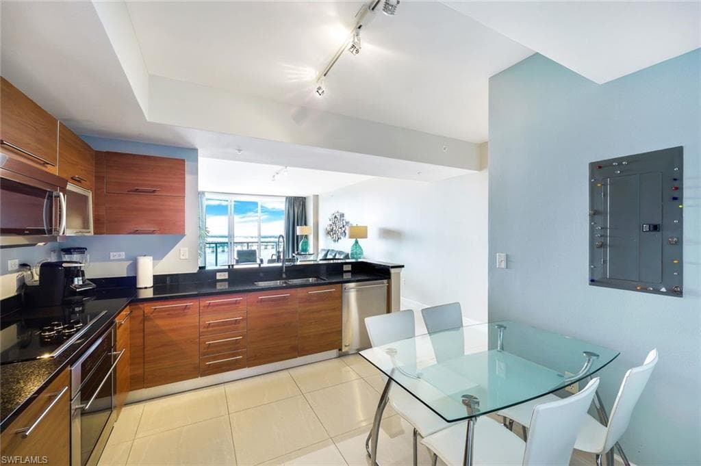 3000 Oasis Grand BLVD # 2402, FORT MYERS FL 33916-9