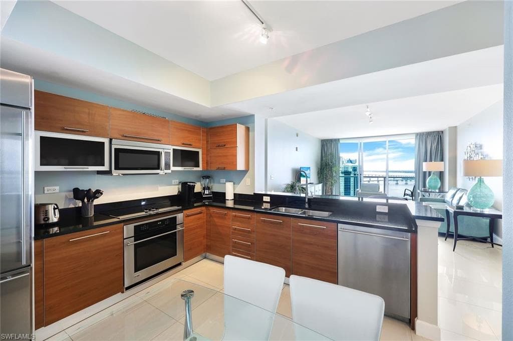 3000 Oasis Grand BLVD # 2402, FORT MYERS FL 33916-10