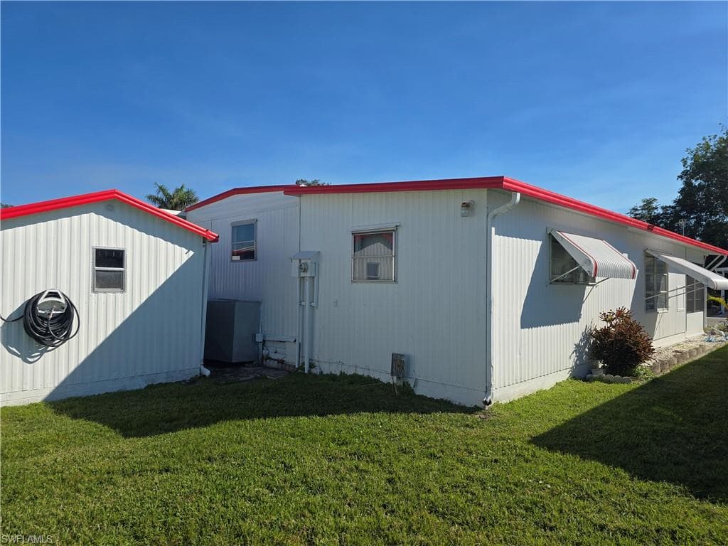 19 Moorhead MNR, NAPLES FL 34112-31