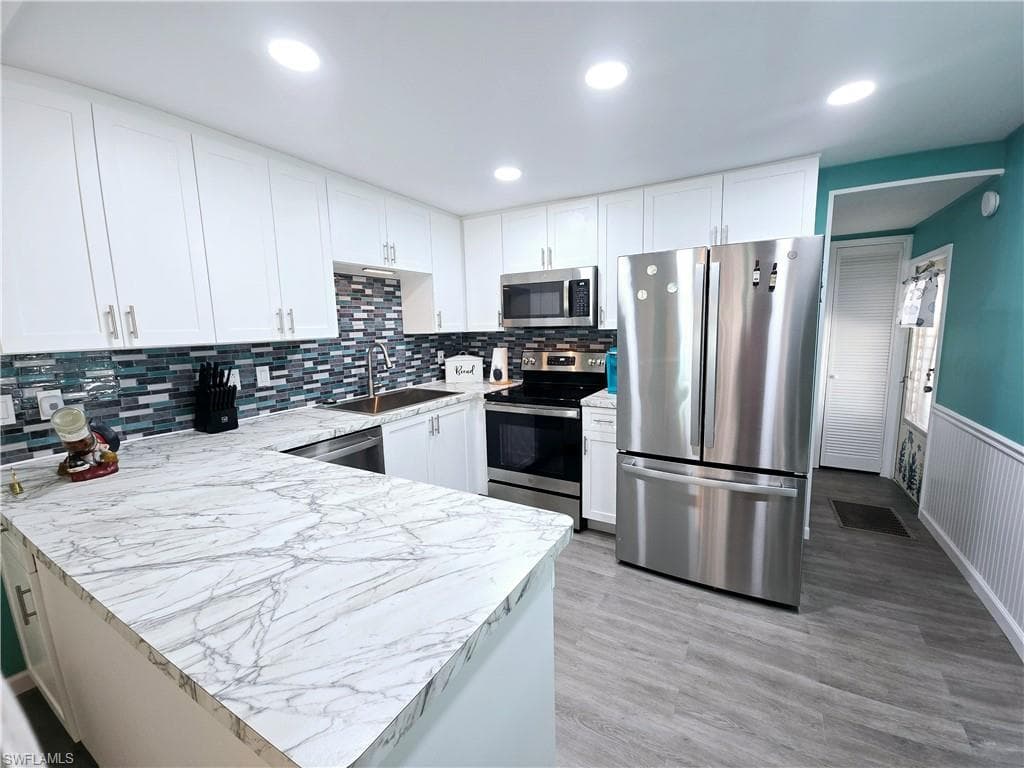 19 Moorhead MNR, NAPLES FL 34112-4