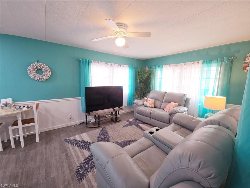 19 Moorhead MNR, NAPLES FL 34112-9