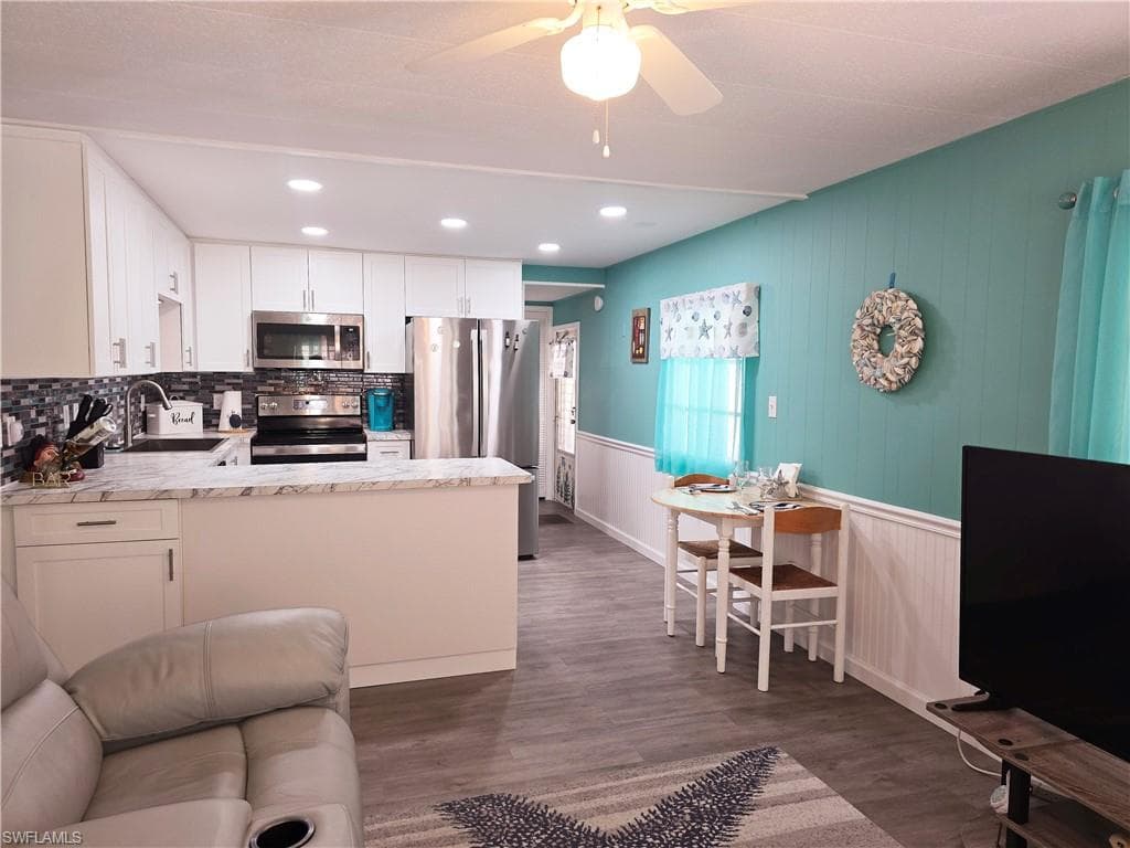 19 Moorhead MNR, NAPLES FL 34112-10