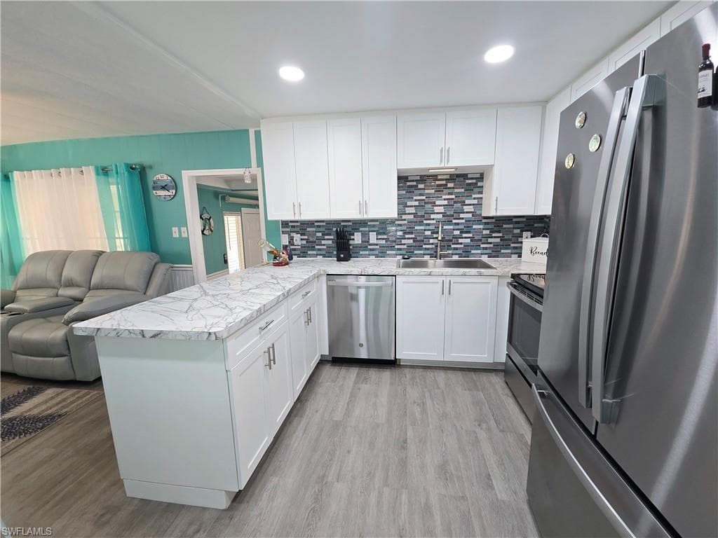 19 Moorhead MNR, NAPLES FL 34112-3