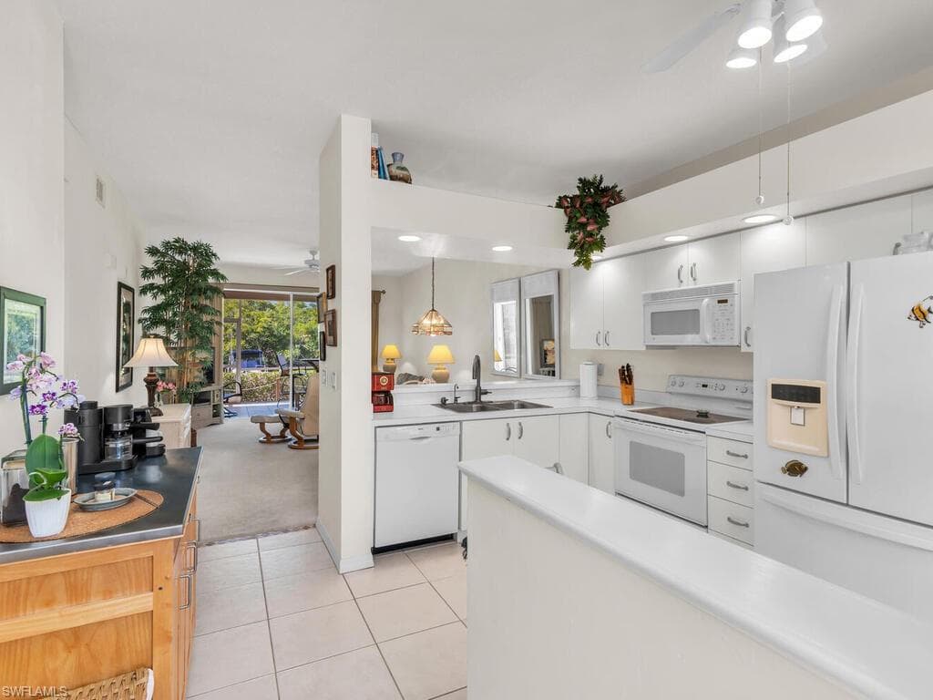 206 Newport DR # 805, NAPLES FL 34114-5