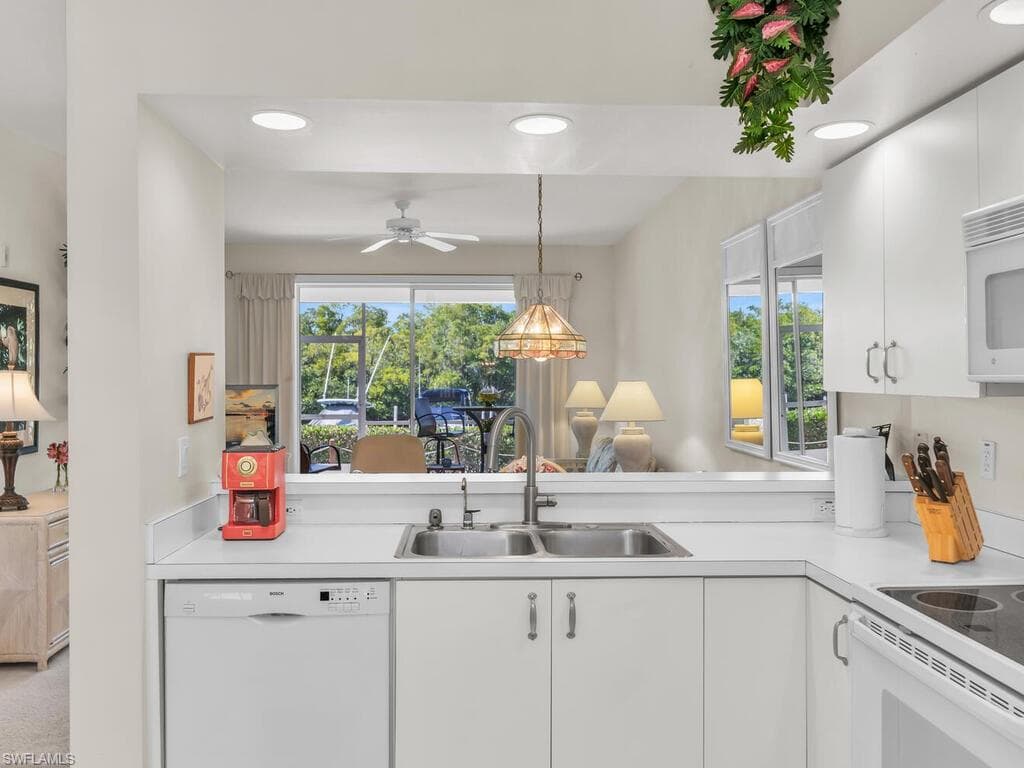 206 Newport DR # 805, NAPLES FL 34114-7