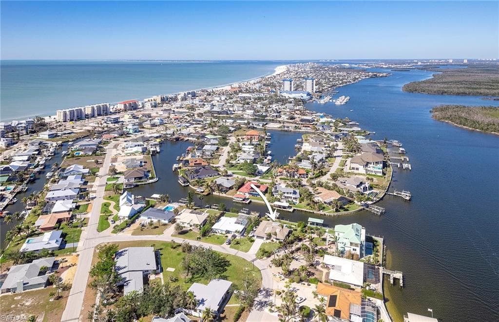 5660 Williams DR, FORT MYERS BEACH FL 33931-2