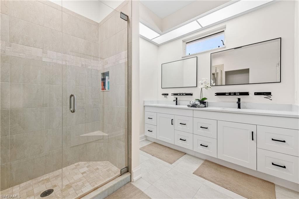 160 Stanhope CIR, NAPLES FL 34104-24