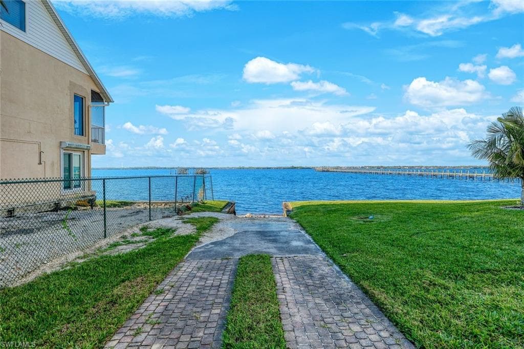 3623 Edgewood AVE, FORT MYERS FL 33916-36
