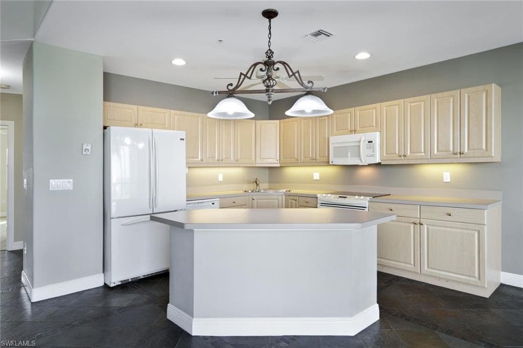 3623 Edgewood AVE, FORT MYERS FL 33916-10