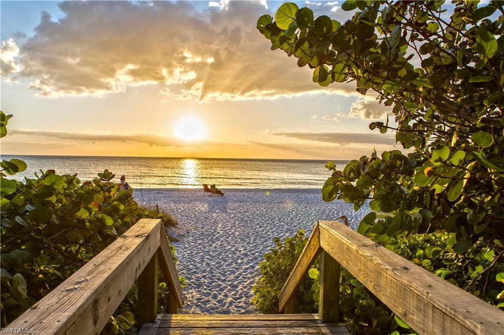 1552 Bembury DR, NAPLES FL 34102-12