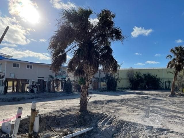 81 Mango ST, FORT MYERS BEACH FL 33931-1