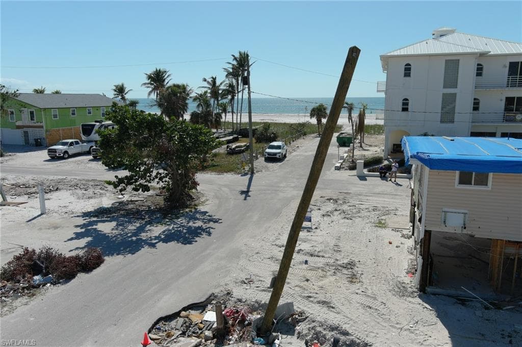 81 Mango ST, FORT MYERS BEACH FL 33931-8