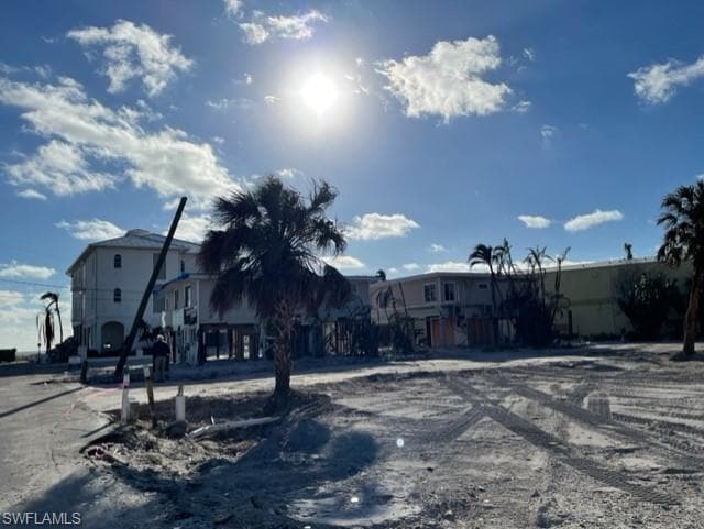 81 Mango ST, FORT MYERS BEACH FL 33931-3