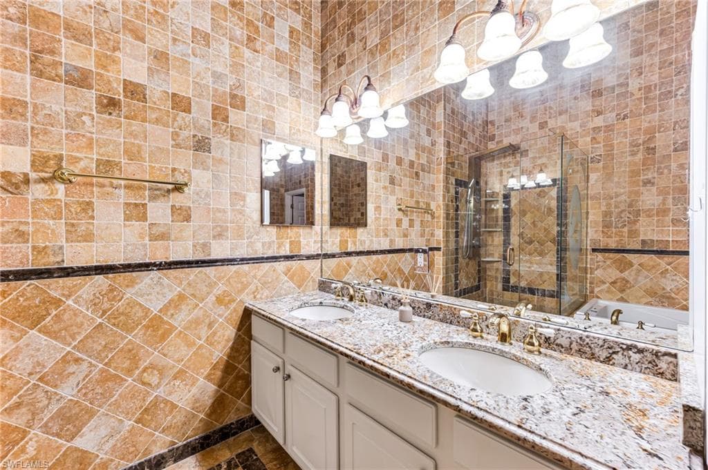 15028 Savannah DR, NAPLES FL 34119-21