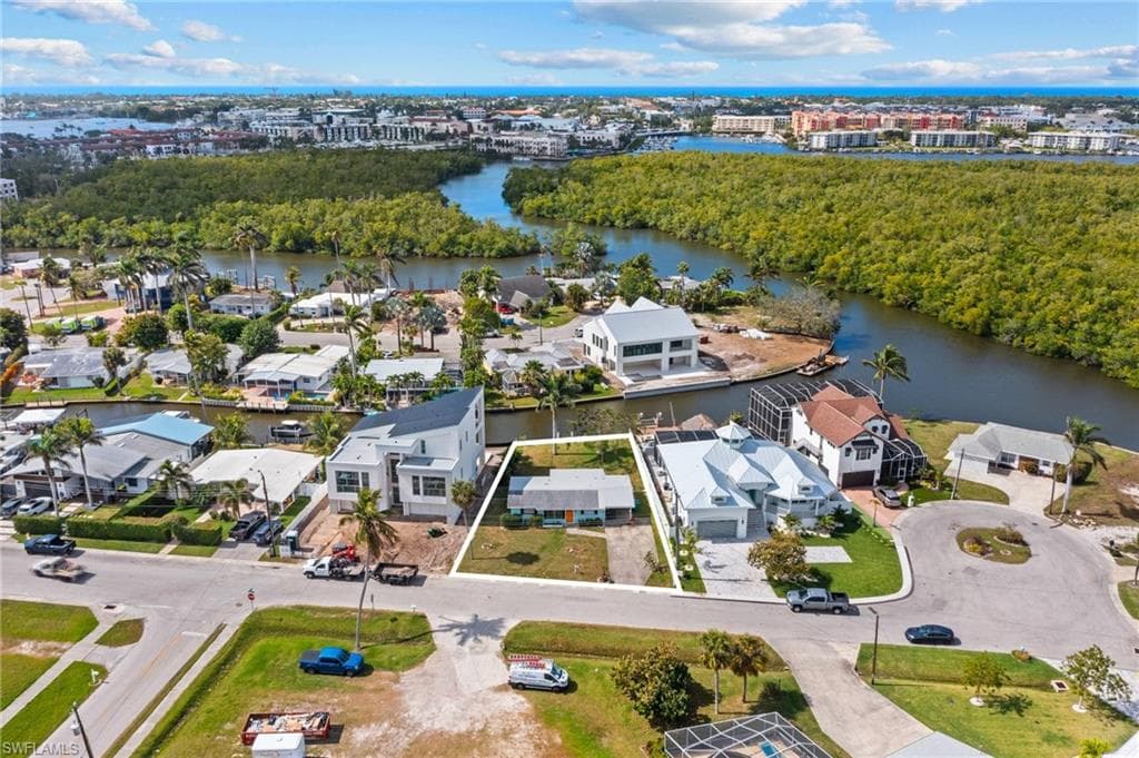 1796 Holiday LN, NAPLES FL 34104-1