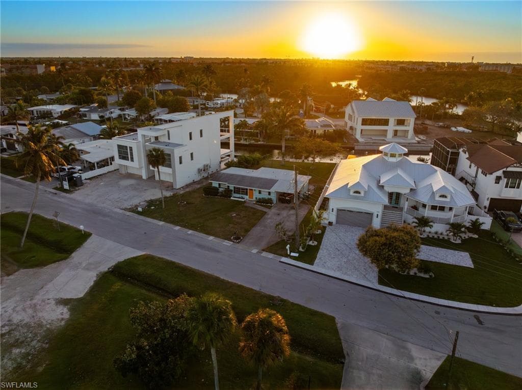 1796 Holiday LN, NAPLES FL 34104-9