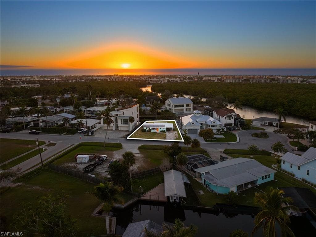 1796 Holiday LN, NAPLES FL 34104-3
