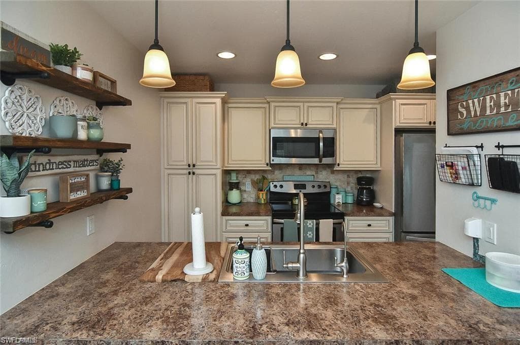 13134 Feather Sound DR # 409, FORT MYERS FL 33919-8