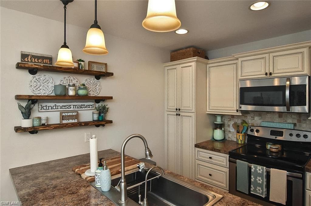 13134 Feather Sound DR # 409, FORT MYERS FL 33919-9