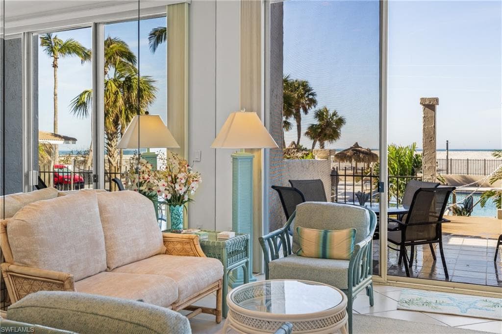 1212 BENJAMIN FRANKLIN DR # 102, SARASOTA FL 34236-15