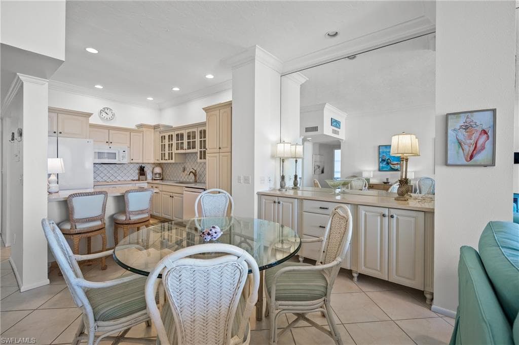 1212 BENJAMIN FRANKLIN DR # 102, SARASOTA FL 34236-8