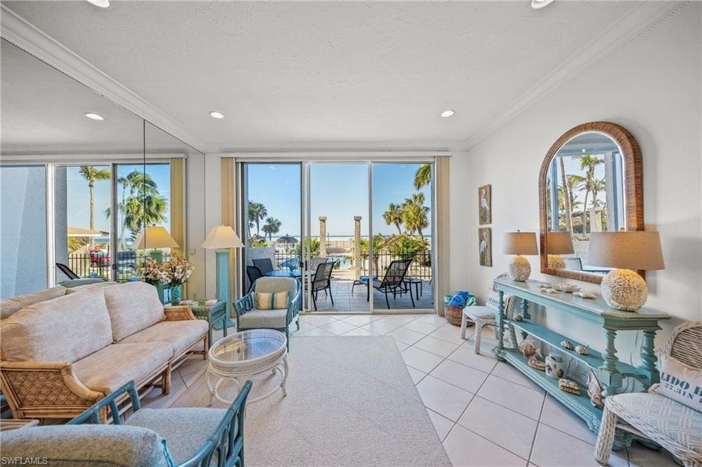 1212 BENJAMIN FRANKLIN DR # 102, SARASOTA FL 34236-13