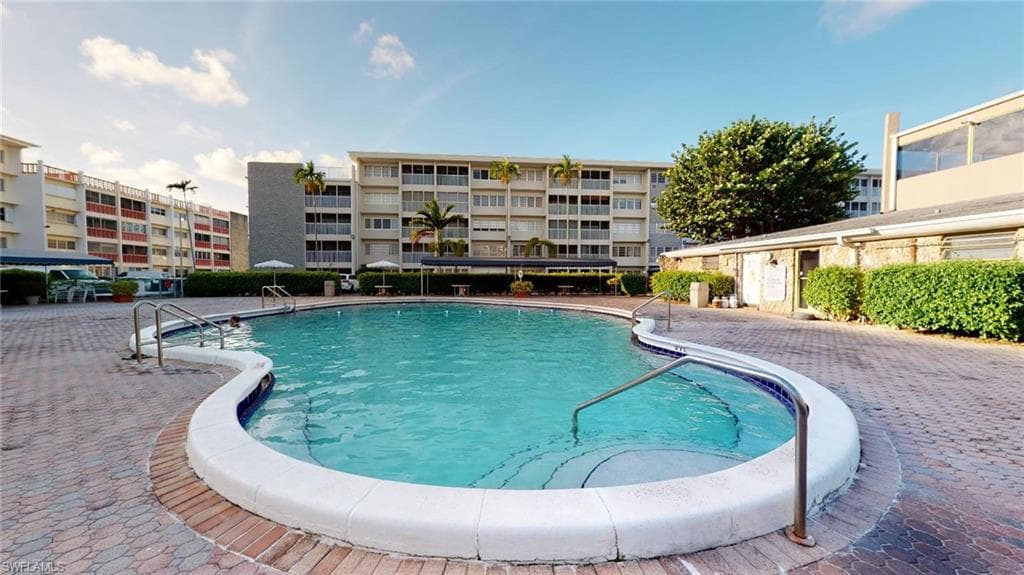 329 3RD ST SE # 402P, HALLANDALE BEACH FL 33009-22