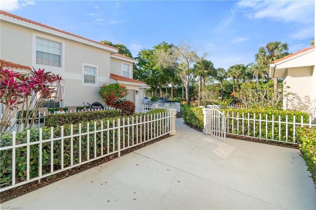 7696 Oleander Gate DR # K102, NAPLES FL 34109-4