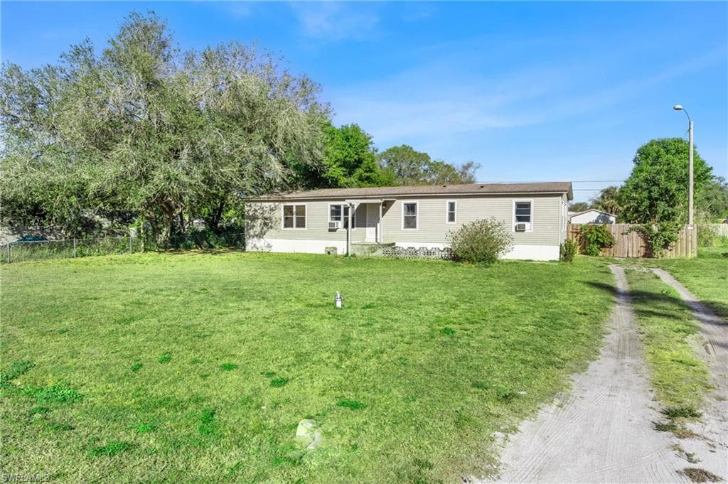 8405 Nault RD, NORTH FORT MYERS FL 33917-31