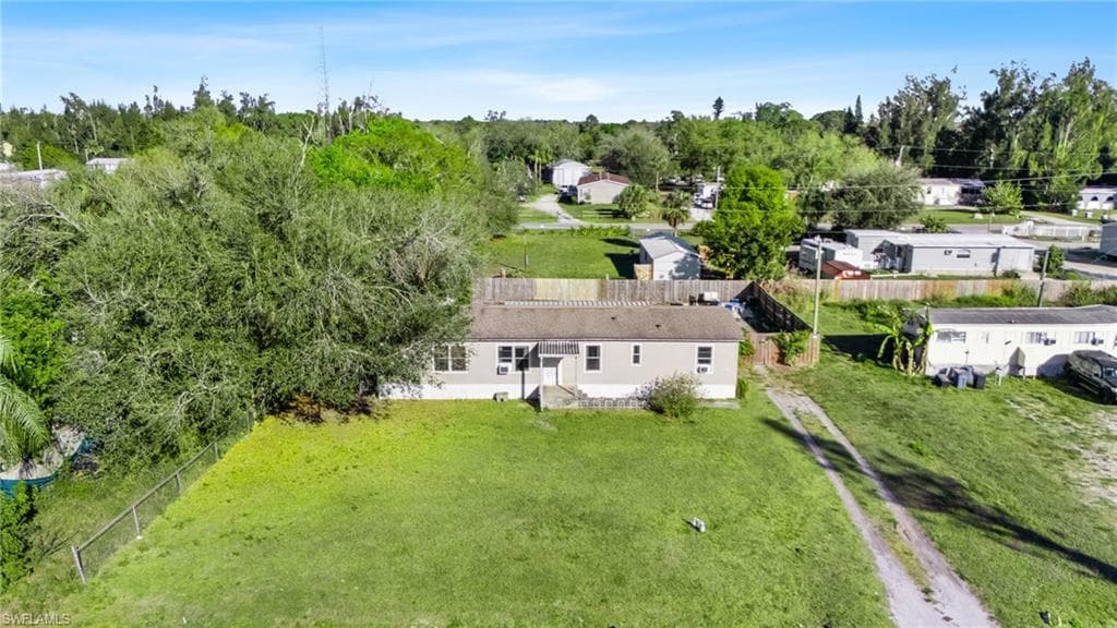 8405 Nault RD, NORTH FORT MYERS FL 33917-32