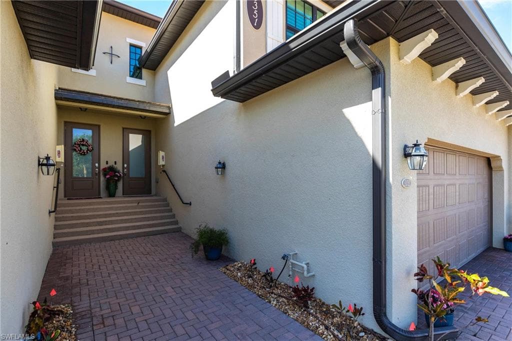 2351 Montserrat LN # 202, NAPLES FL 34120-1