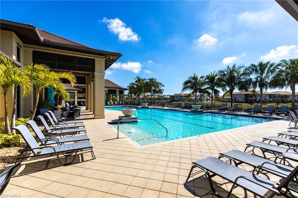 2351 Montserrat LN # 202, NAPLES FL 34120-45