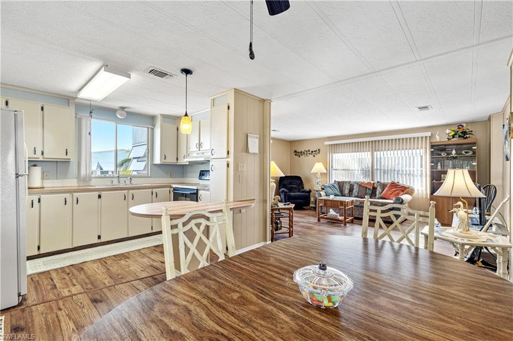 16045 Hibiscus WAY, NORTH FORT MYERS FL 33903-15