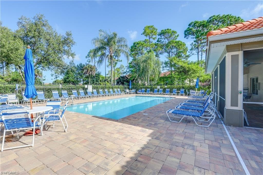 300 Robin Hood CIR # 102, NAPLES FL 34104-20