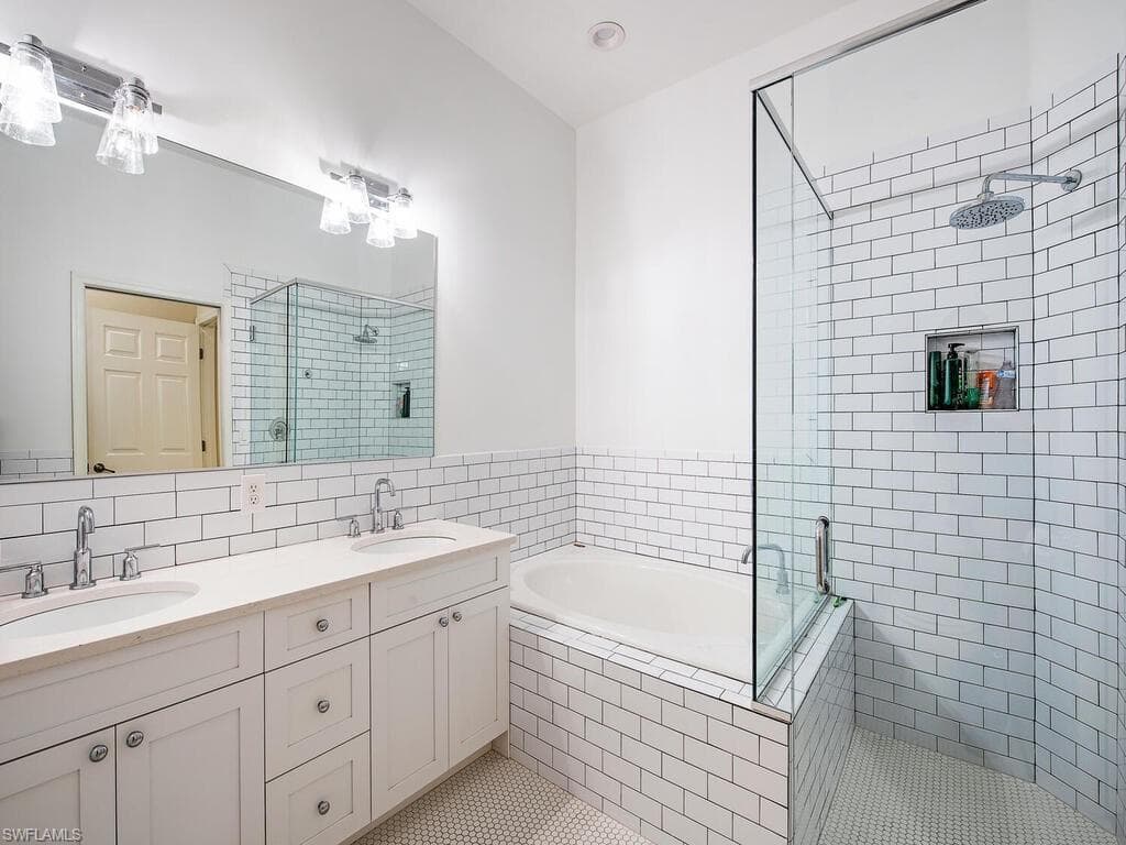 6431 Birchwood CT, NAPLES FL 34109-11