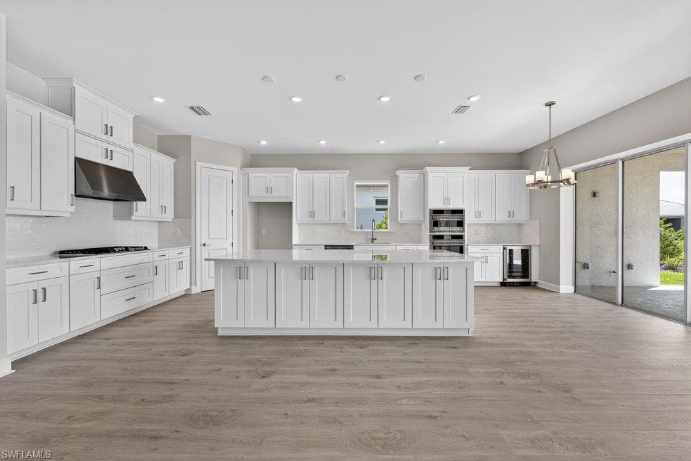 26891 Victoria PL-1