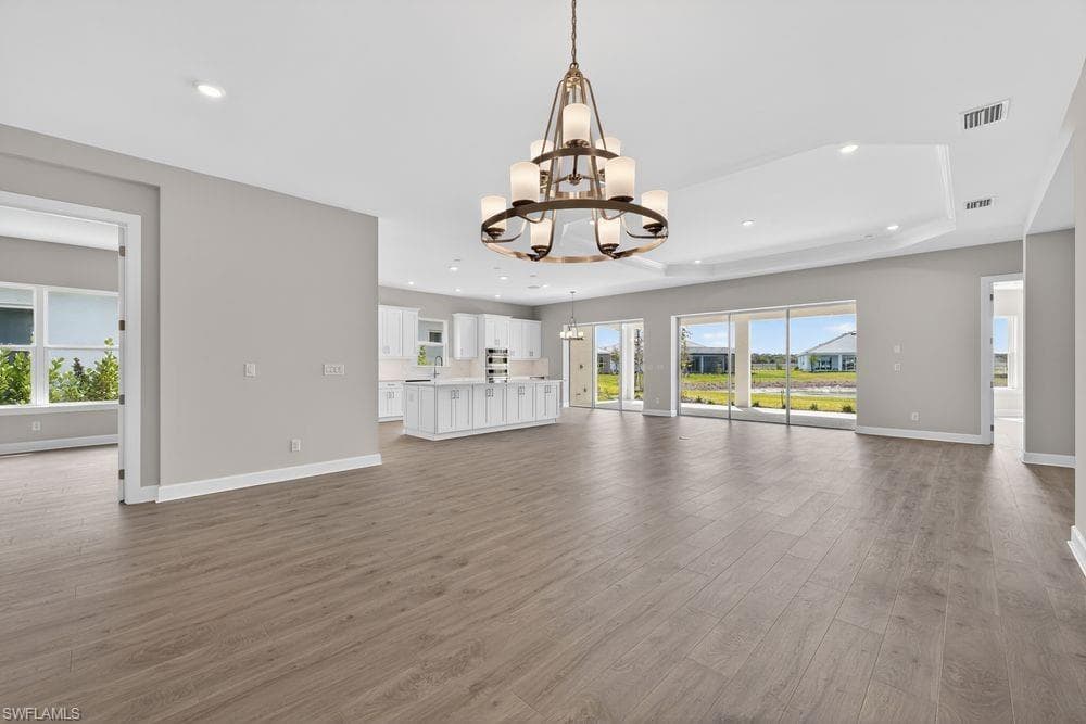 26891 Victoria PL-4