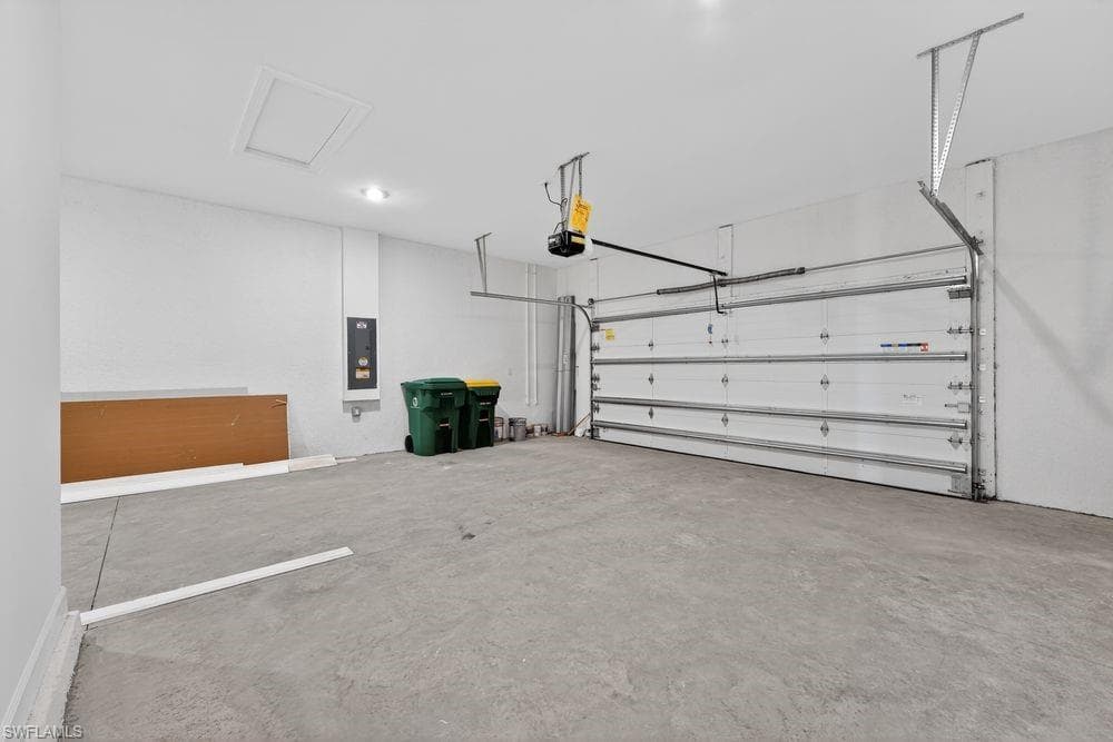 26891 Victoria PL-28