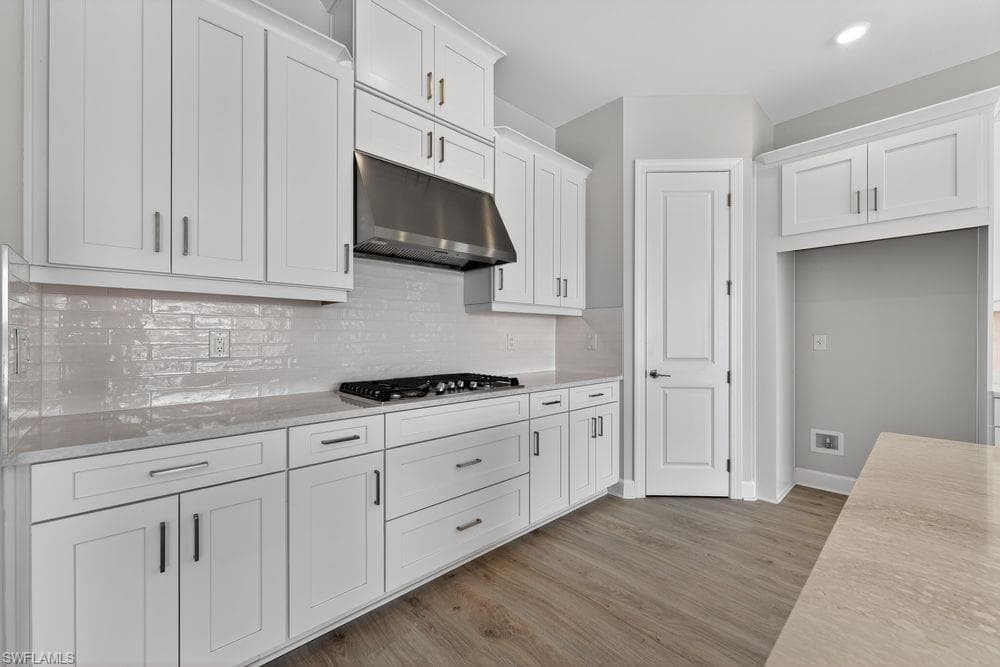 26891 Victoria PL-3