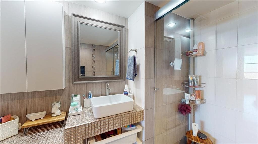 600 Three Islands BLVD # 803, HALLANDALE BEACH FL 33009-33